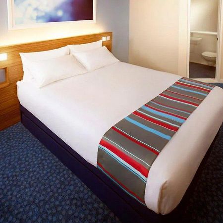Travelodge Cardiff Central Queen Street Exterior foto