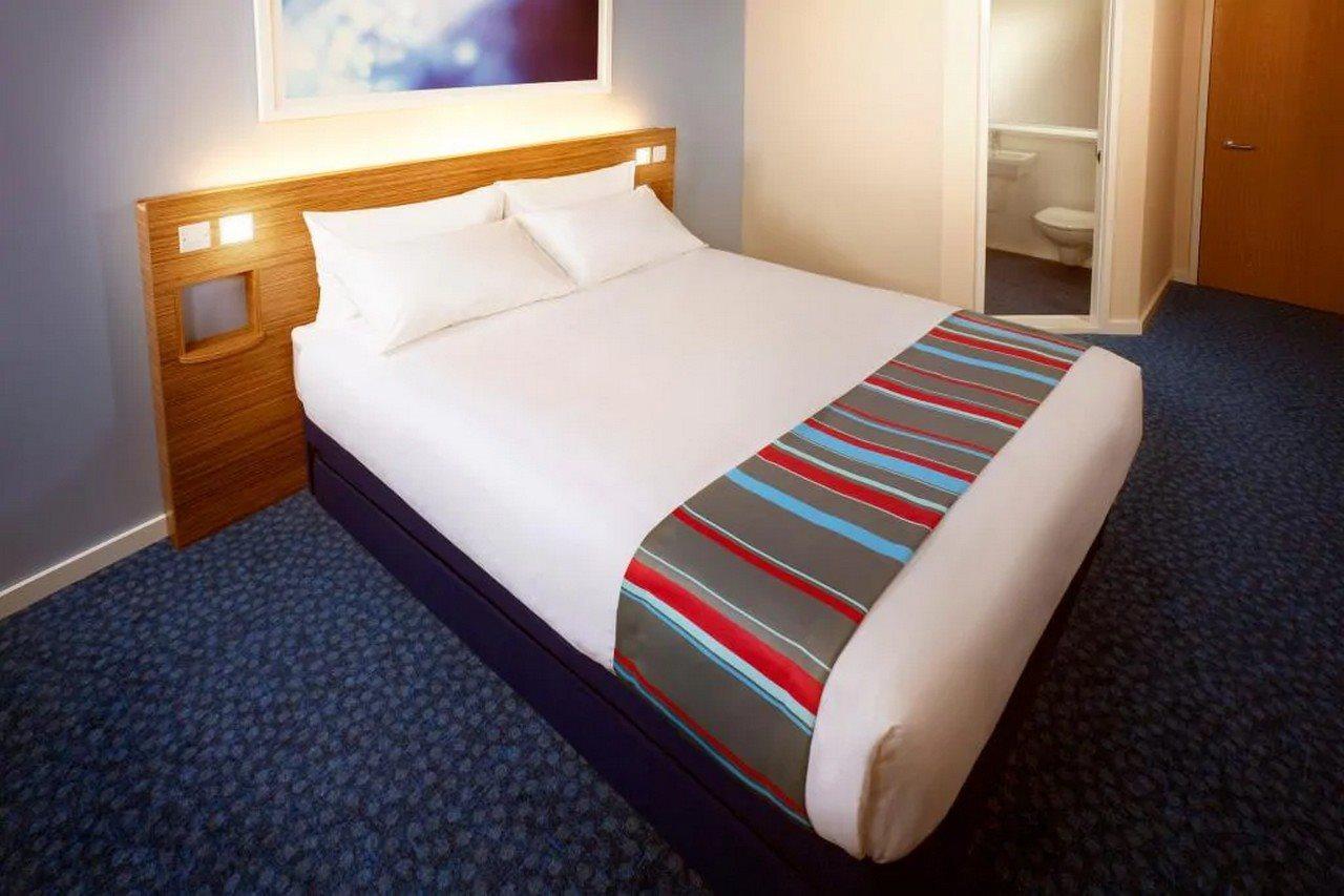 Travelodge Cardiff Central Queen Street Exterior foto