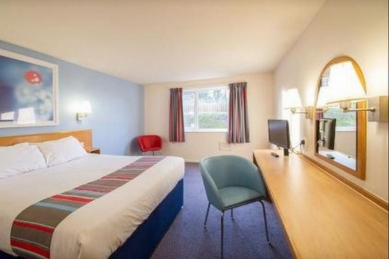 Travelodge Cardiff Central Queen Street Exterior foto