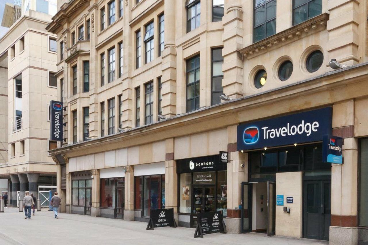 Travelodge Cardiff Central Queen Street Exterior foto